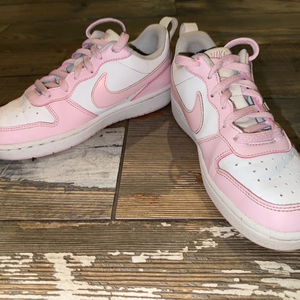 Nike Court Borough Low Recraft. Pink and White. 4Y.